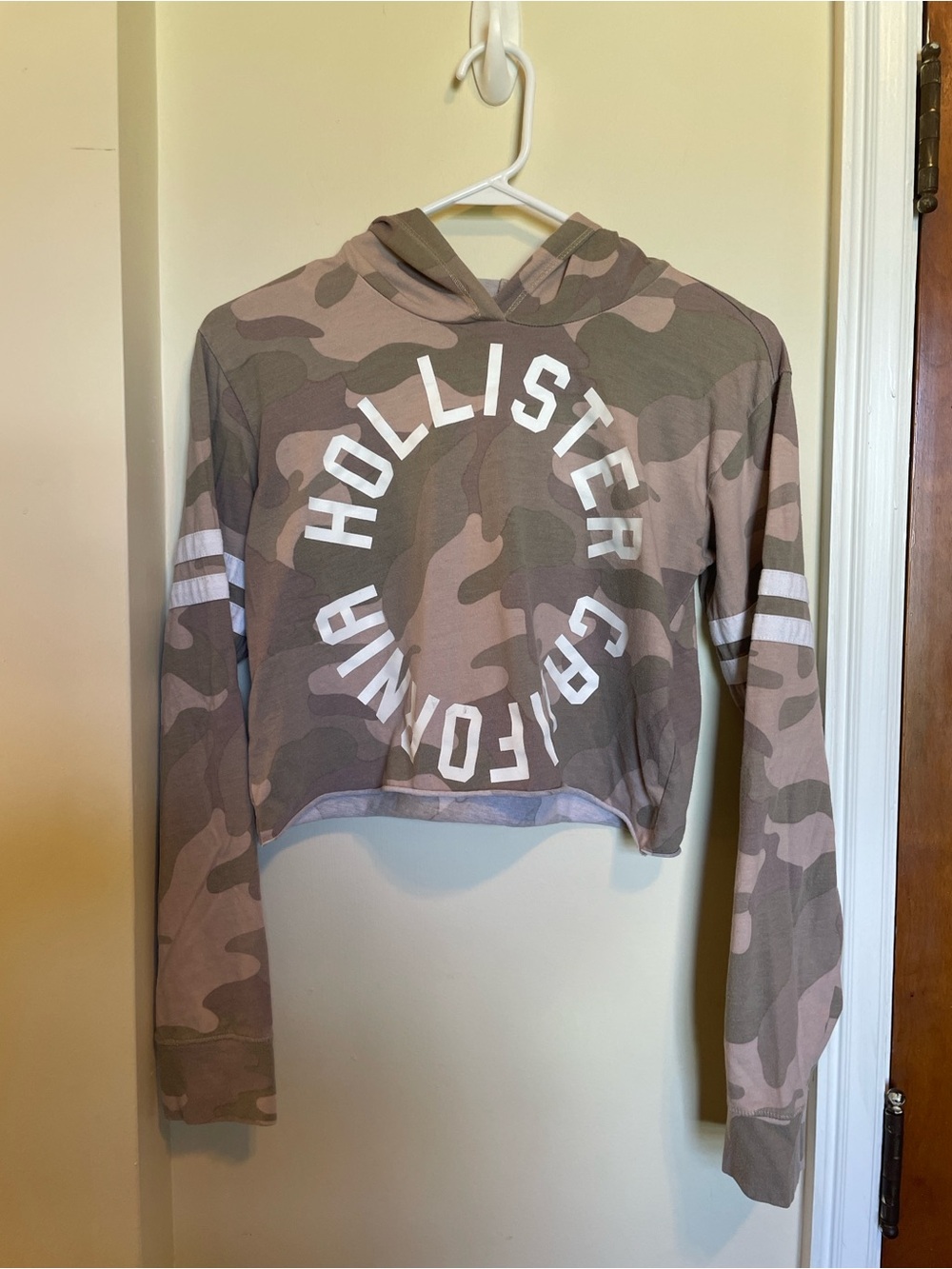 Hollister Girls' Cropped Camo Hoodie - Taupe & Pink
